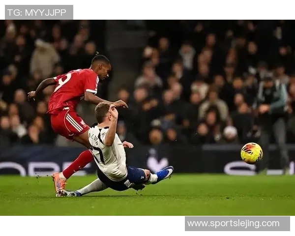 友谊赛激战：利物浦险胜拜仁红牌事件引发全场热议