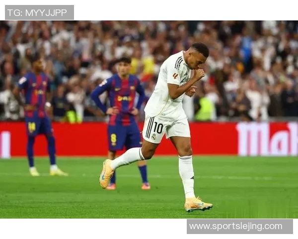 皇马在世界杯中以3-0战胜拜仁乌龙球引发全场狂欢与转会传闻