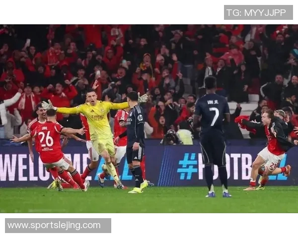 欧冠激战：AC米兰与本菲卡0比0平局乌龙球引发全场热议