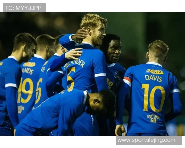 足总杯精彩对决：多特蒙德大胜那不勒斯引发全场狂欢数据分析揭秘